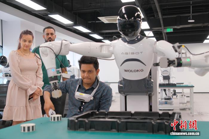 産業(yè)AI「訓(xùn)練場(chǎng)」の見(jiàn)學(xué)が人気　浙江省上虞