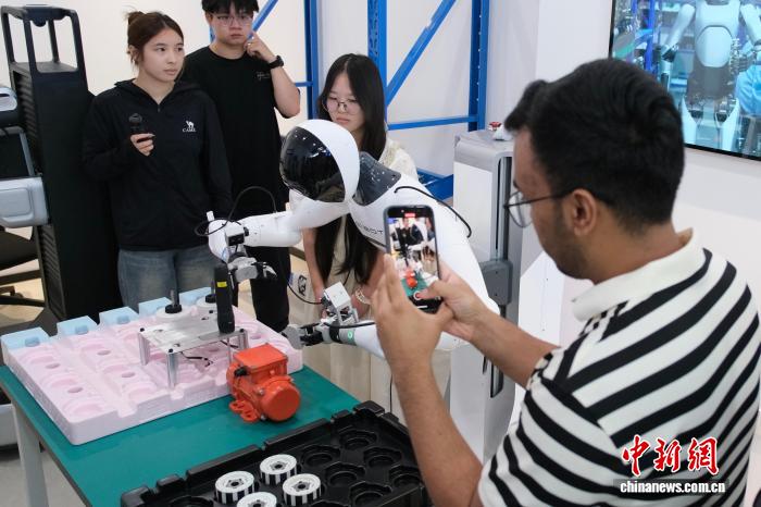 産業(yè)AI「訓(xùn)練場(chǎng)」の見(jiàn)學(xué)が人気　浙江省上虞