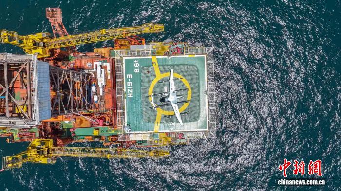 8月3日、世界初の2トン級eVTOLによる海上石油プラットフォーム飛行が完了。（畫像提供：中國海油深セン分公司）