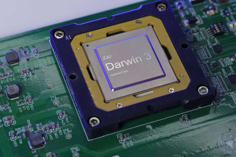 第3世代Darwin脳型コンピューティングチップ。