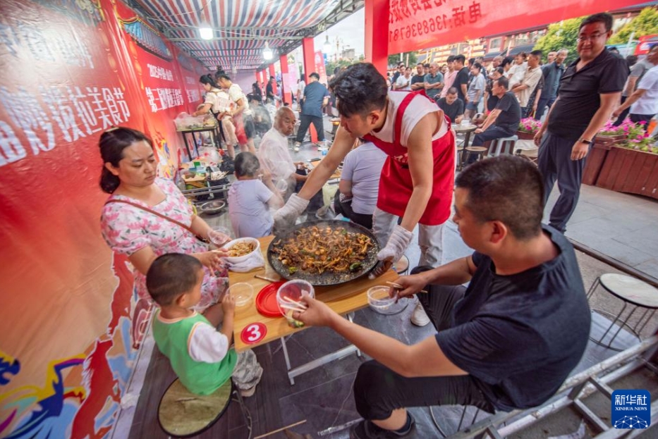 炒撥拉グルメフェスが開幕　甘粛省山丹
