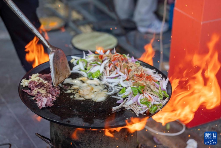 炒撥拉グルメフェスが開幕　甘粛省山丹