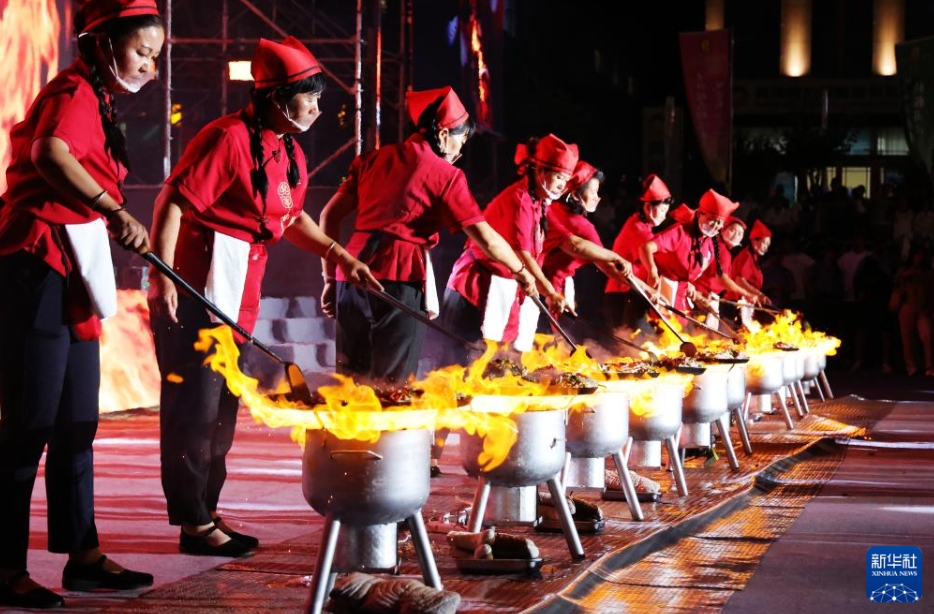 炒撥拉グルメフェスが開幕　甘粛省山丹