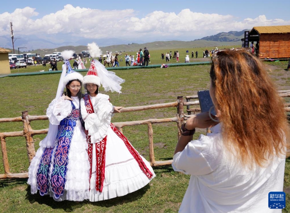 夏休みの観光客で賑わう新疆?伊犁