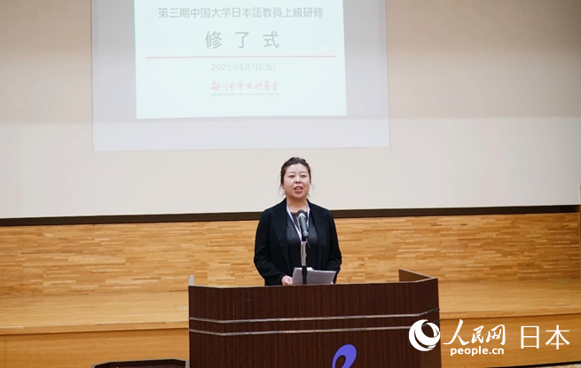 研修參加者を代表して挨拶する青海民族大學の日本語教員?馬姝婷氏（撮影：蔣暁辰）