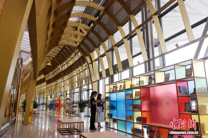 上海市で駅構內(nèi)に初の「図書館」