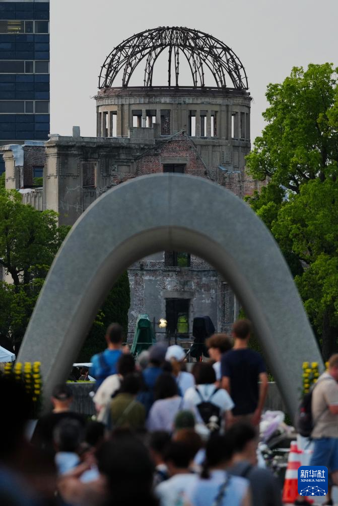 8月5日、広島平和記念公園から見た原爆ドーム（撮影?賈浩成）