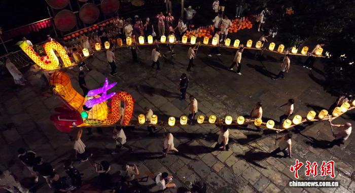 夏の夜を彩る多様なナイトツアーを?qū)g施　江西省篁嶺