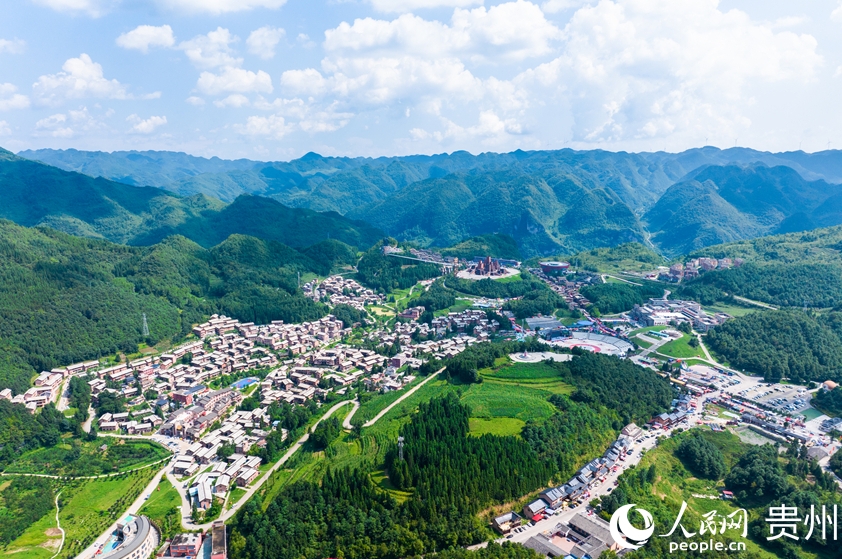 上空から撮影した六盤水野玉海國家級観光リゾート（撮影?涂敏）。