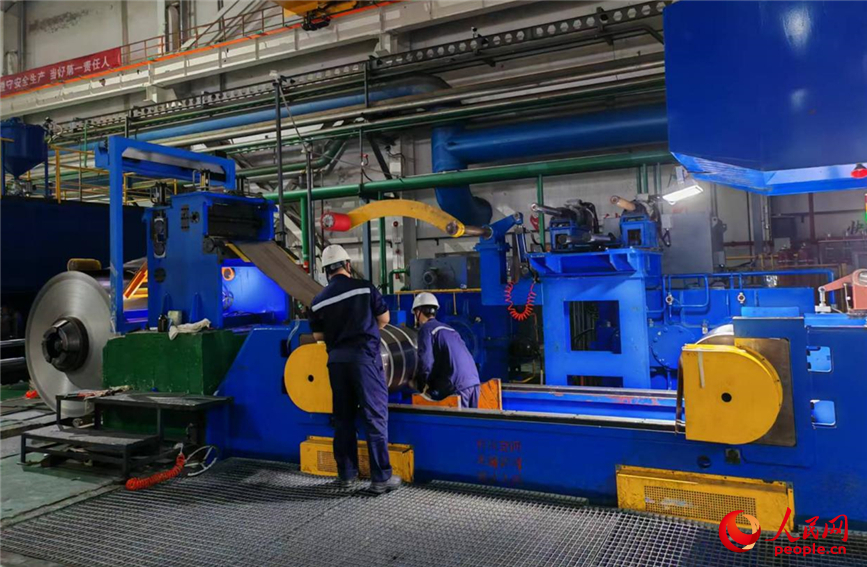 天材科技発展有限公司の帯鋼製造部の現(xiàn)場。（撮影?張靖）