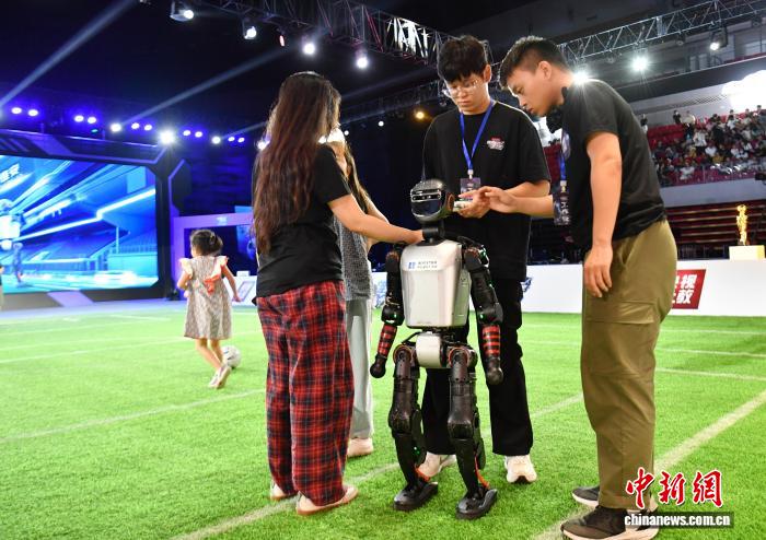 雄安新區(qū)で「ロボットサッカー頂上決戦」開催　河北省