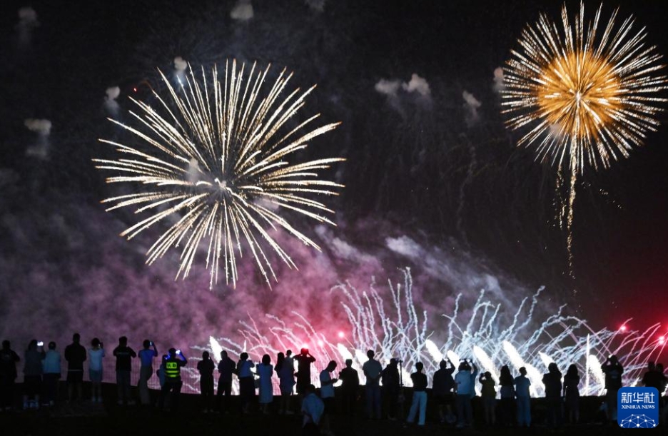 中國(guó)各地でピークを迎えた夏休み旅行