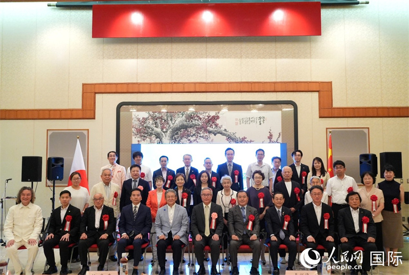 記念寫真を撮影するゲストたち（撮影?許可）。