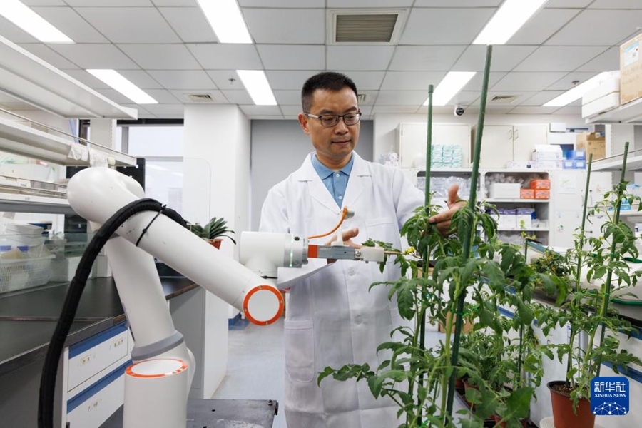 世界初の全工程スマート育種ロボットを発表