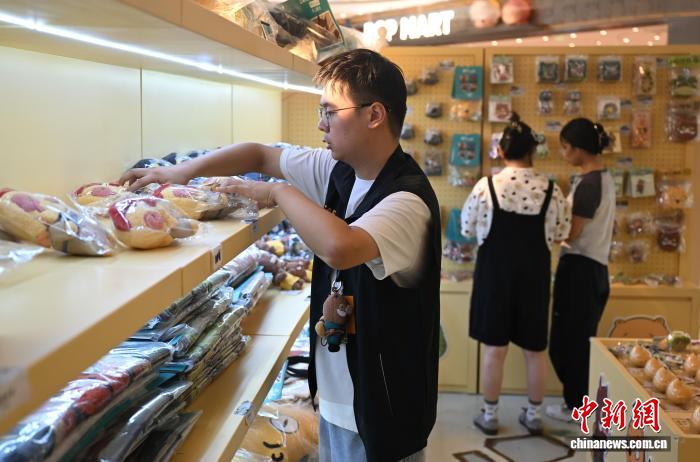 絶賛上映中のアニメ「浪浪山小妖怪」の関連グッズも人気に