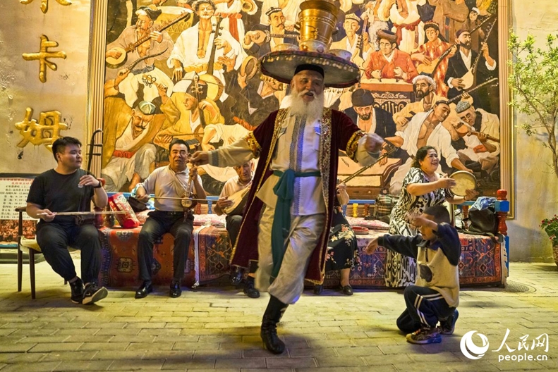 舊市街地に新しい息を吹き込み、観光客を魅了する新疆?庫(kù)車