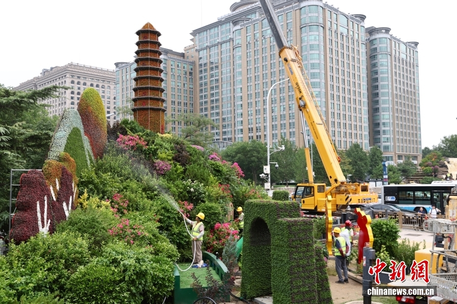 中國人民抗日戦爭ならびに世界反ファシズム戦爭勝利80周年記念のテーマ花壇設(shè)置進む北京市