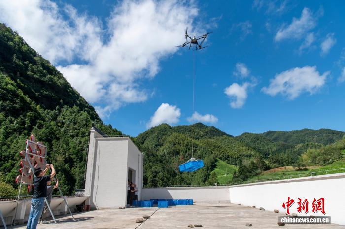 ドローンによる農(nóng)作物輸送のコストは500グラムあたりわずか2円　 浙江省武義