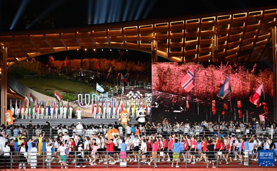 閉會式で入場する各國の代表団（8月17日撮影?謝剣飛）。