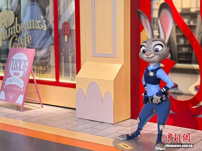 石庫門建築群に「ズートピア」のキャラが登場！　上海