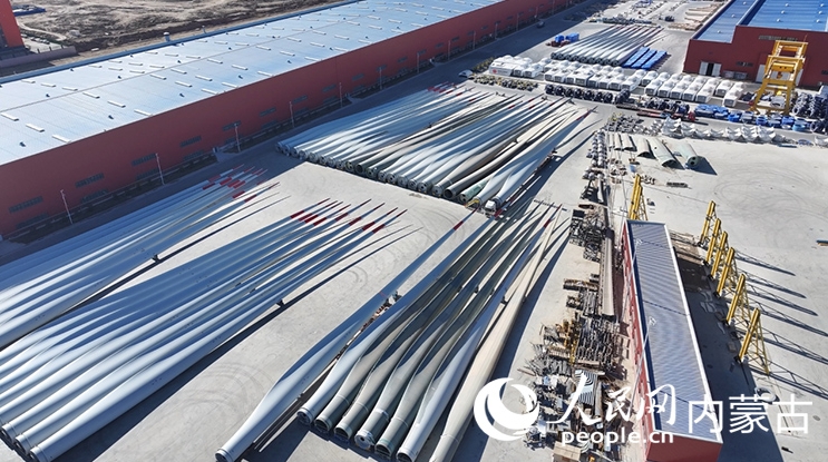 風(fēng)力発電用ブレードの「巨大感」を?qū)g體験　內(nèi)蒙古