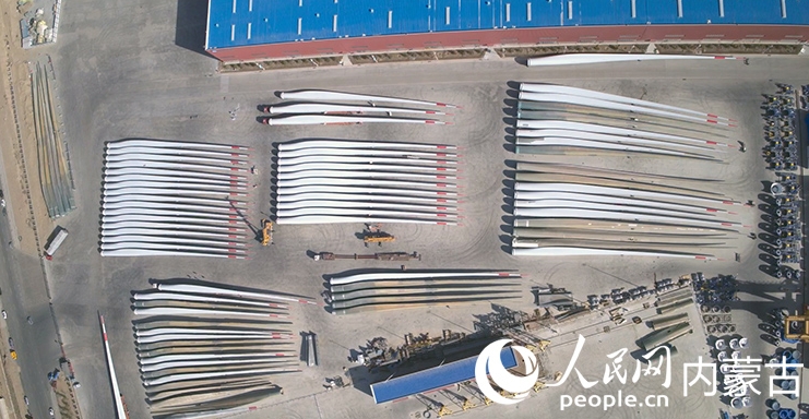 風(fēng)力発電用ブレードの「巨大感」を?qū)g體験　內(nèi)蒙古