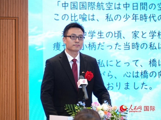 挨拶する在大阪中國総領(lǐng)事館の方煒副総領(lǐng)事（撮影?許可）。