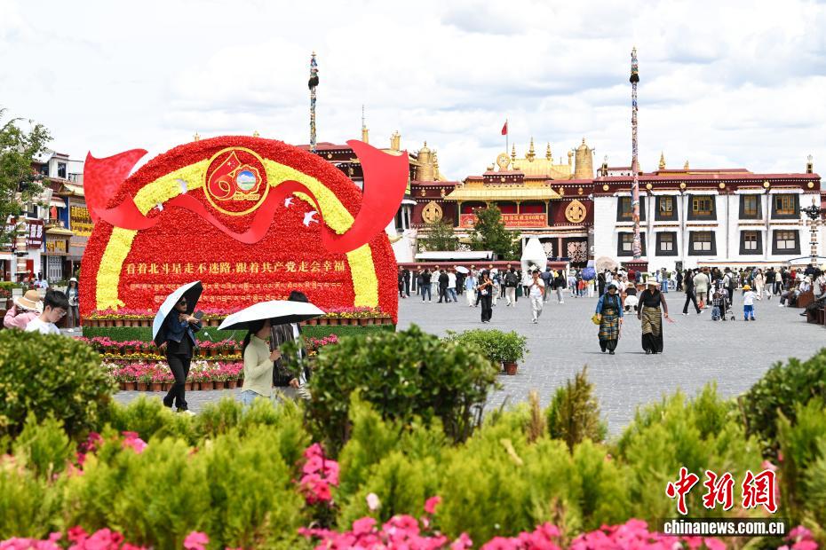 西蔵自治區(qū)成立60周年を控え祝賀ムードあふれる拉薩