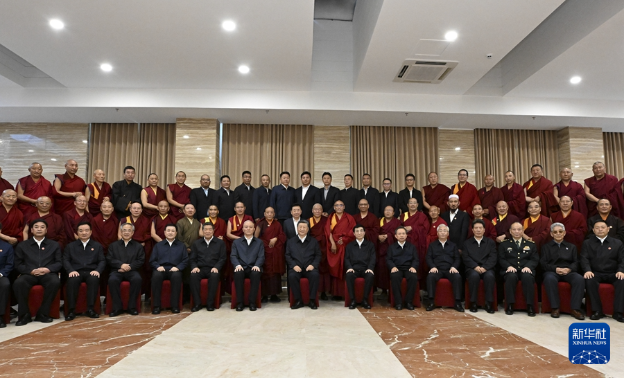 習近平総書記が西蔵各民族?各界代表と接見