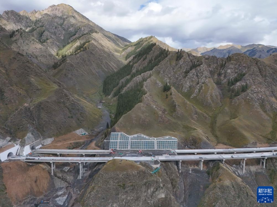 天山山脈貫く烏尉高速道路、年末に開通の見通し　新疆