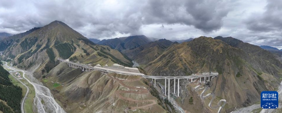 天山山脈貫く烏尉高速道路、年末に開通の見通し　新疆