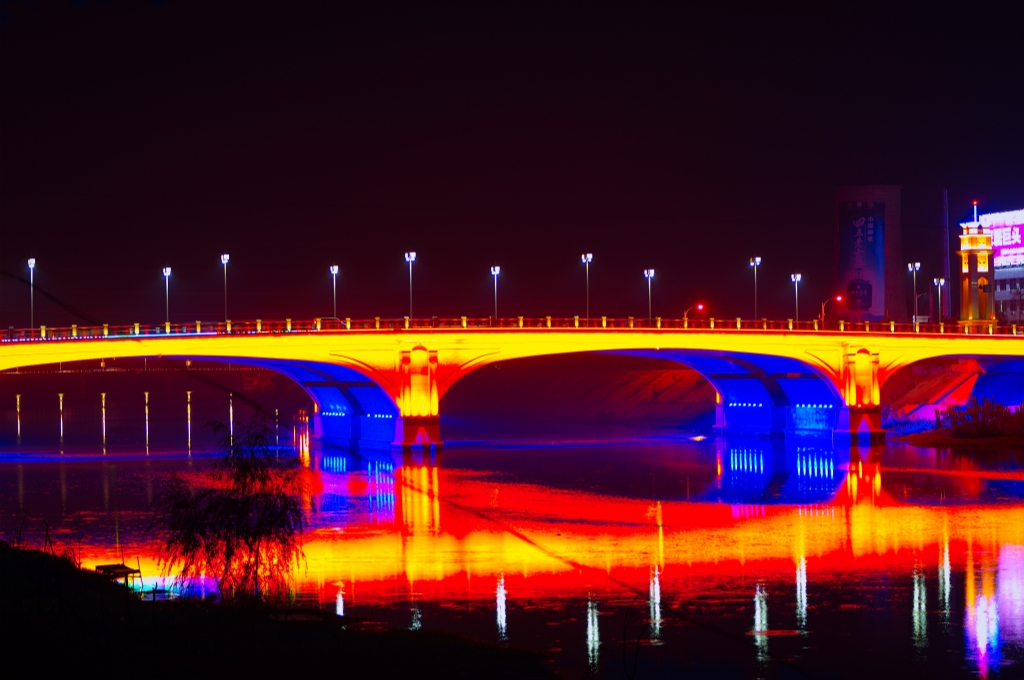 周口市　川沿いの夜景