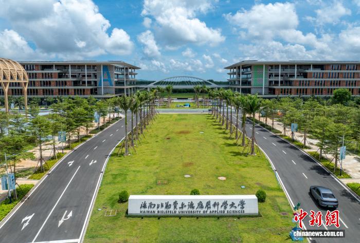 上空から撮影した海南ビーレフェルト応用科學(xué)大學(xué)（ドローンによる撮影? 駱雲(yún)飛）。