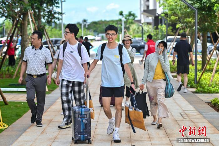 中國(guó)初となる海外の大學(xué)による?yún)g獨(dú)運(yùn)営校が開(kāi)校し、新入生迎える　海南省