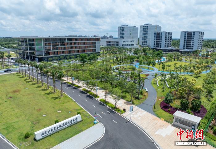 中國初となる海外の大學(xué)による?yún)g獨運営校が開校し、新入生迎える　海南省