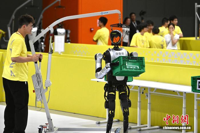 中國(guó)初の等身大人型ロボット大會(huì)が開(kāi)幕　安徽省合肥