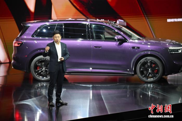 ファーウェイが新型スマートカー車種を複數(shù)発表　四川省成都