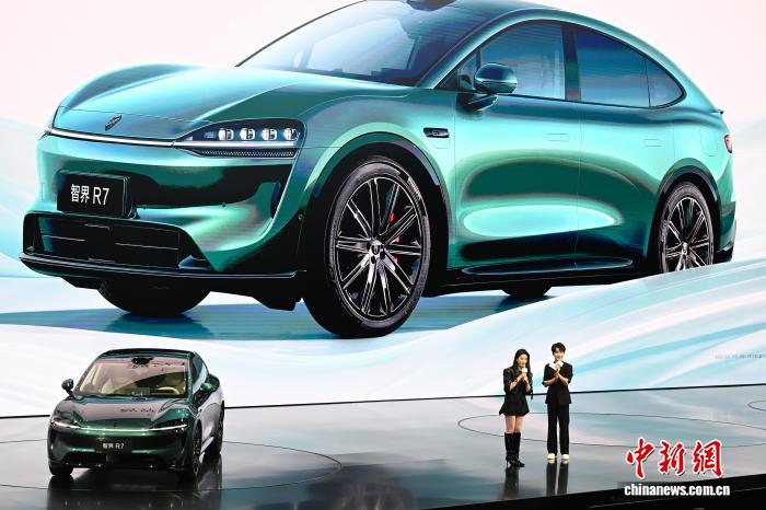 ファーウェイが新型スマートカー車種を複數(shù)発表　四川省成都