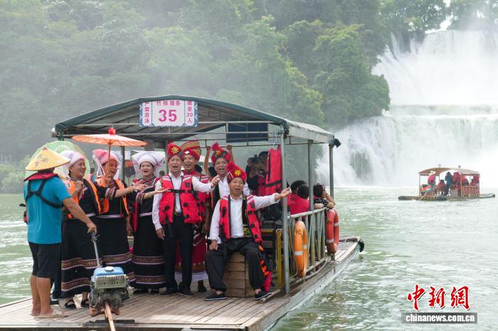 夏休み終盤(pán)、観光客で賑う中國(guó)初の國(guó)境観光協(xié)力區(qū)　広西