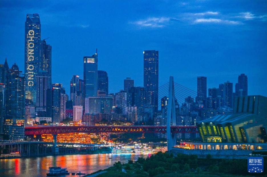 夕暮れ時(shí)の重慶の美しい風(fēng)景（8月23日撮影?王全超）。