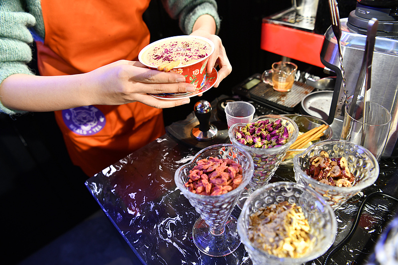 陳皮など中醫(yī)薬を入れたコーヒー（資料寫真。寫真著作権はCFP視覚中國所有のため転載禁止）