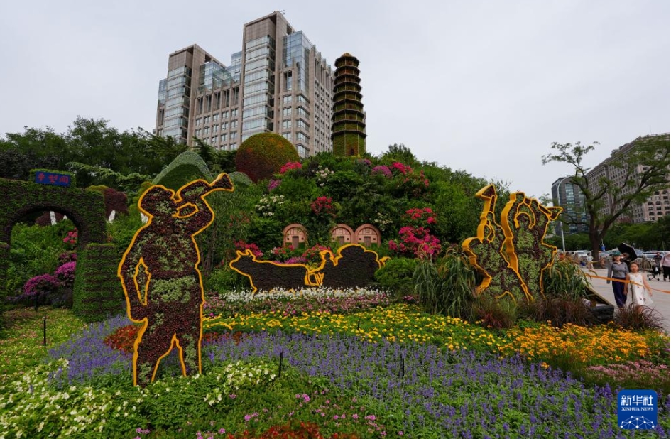 北京の目抜き通りの花壇設(shè)置が完了