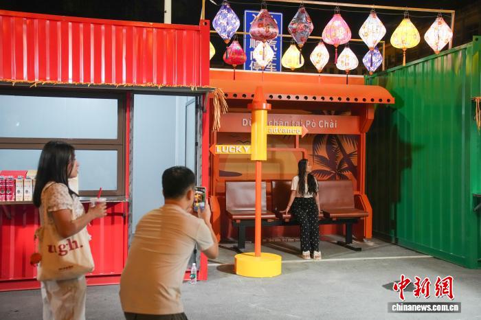 中國―ベトナム國境にある「不夜城」が人気に　広西?憑祥