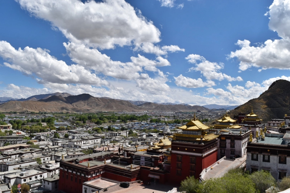 タシルンポ寺の全景