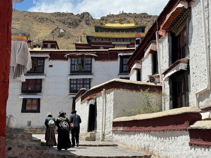タシルンポ寺の日常