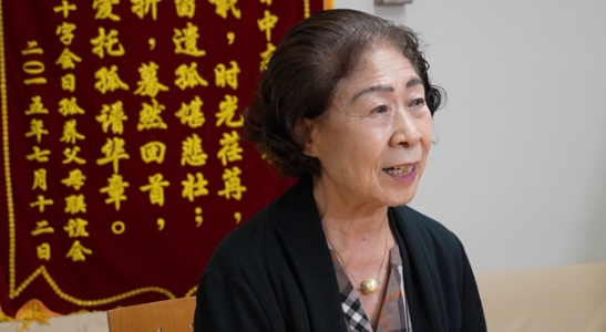 人民網(wǎng)の取材を受ける池田澄江さん（撮影?許可）。