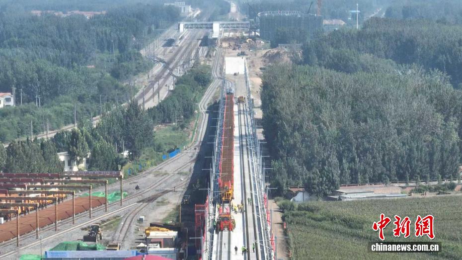 建設(shè)中の雄商高速鉄道の全線でレール敷設(shè)工事がスタート