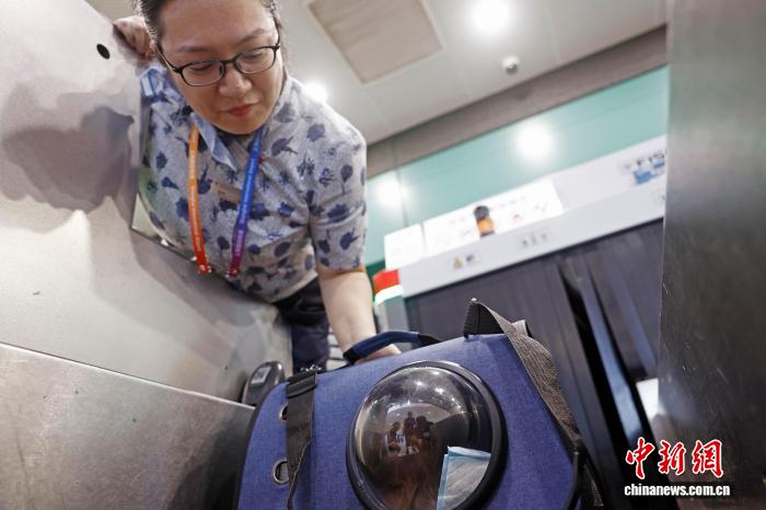 中國東方航空がペットと一緒に機(jī)內(nèi)搭乗できるサービスを開始