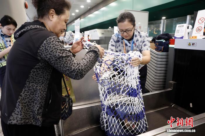 中國東方航空がペットと一緒に機(jī)內(nèi)搭乗できるサービスを開始