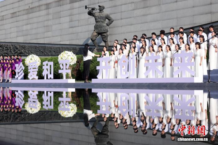 中國(guó)侵略日本軍南京大虐殺遭難同胞紀(jì)念館で「歴史を銘記」教育活動(dòng)　江蘇省